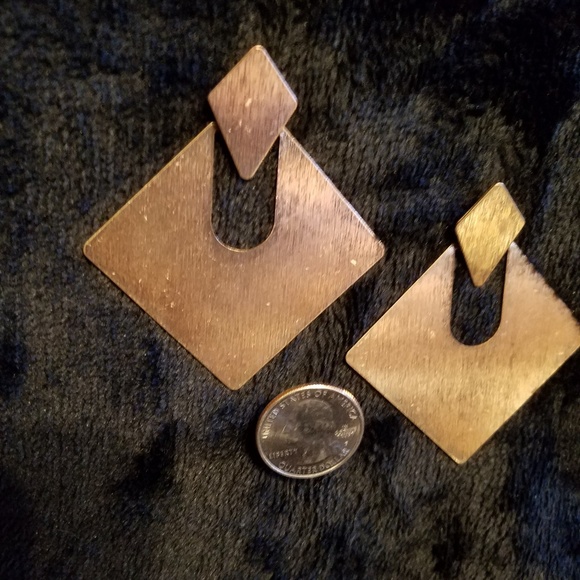 Gold color earrings - Picture 3 of 6